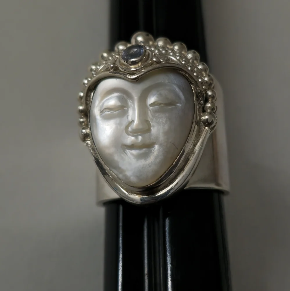 Sajen Sterling Silver 925 MOP Moon Face Ring